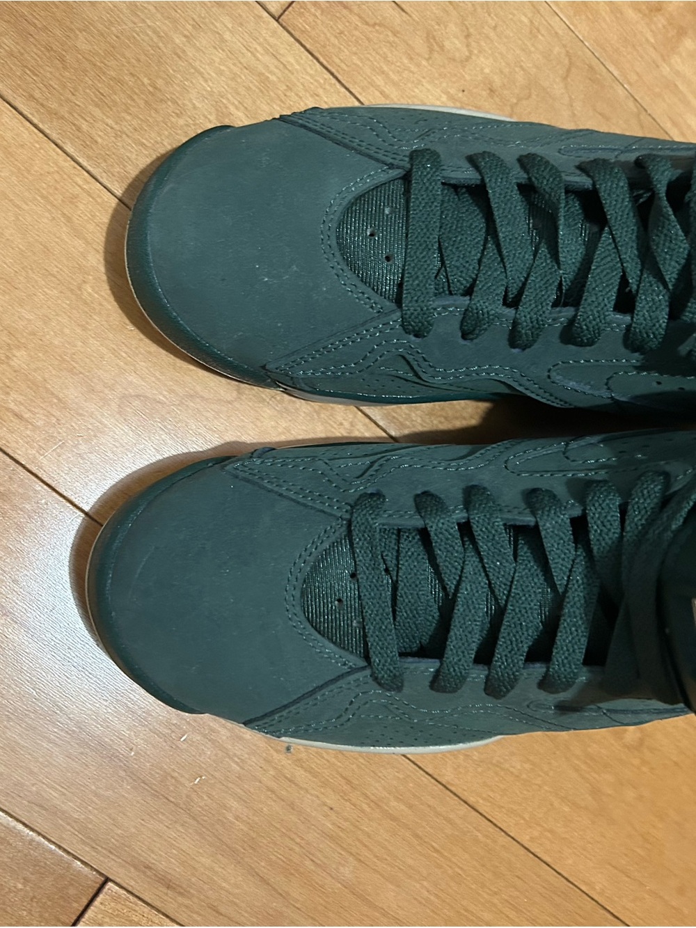 Jordan Low-Top Sneakers in Dark Green